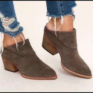 Steven by Steve Madden taupe suede mule
